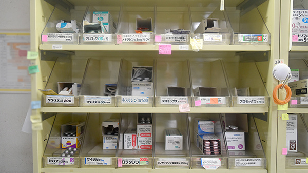 下山門ユーピー薬局の薬棚