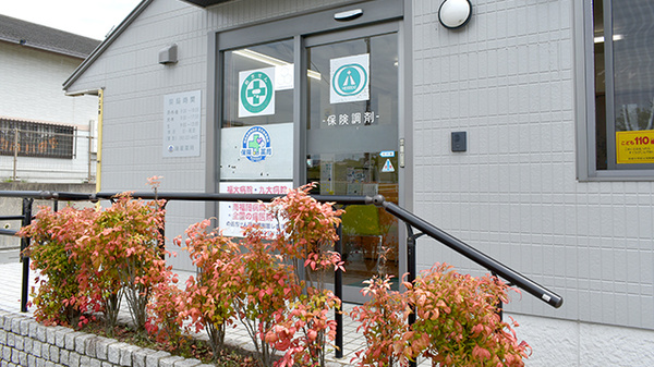 海星薬局　前原店の入口