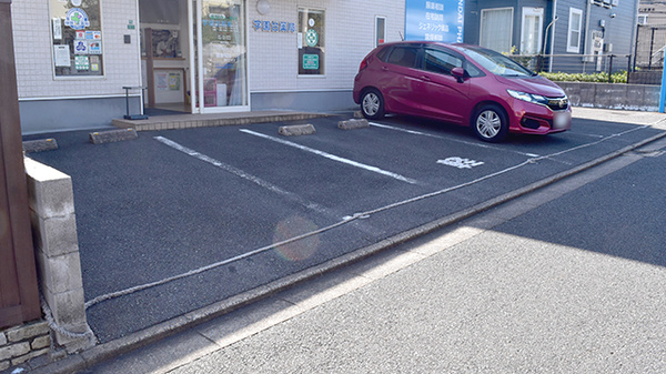 学園台薬局の駐車場