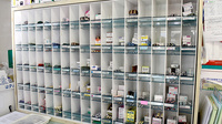 久富調剤薬局の薬棚