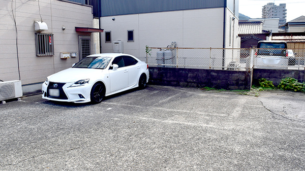紅梅薬局の駐車場