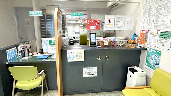 行事薬局の受付/カウンター