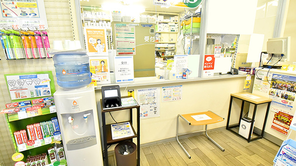 大賀薬局　薬院２丁目店の受付/カウンター