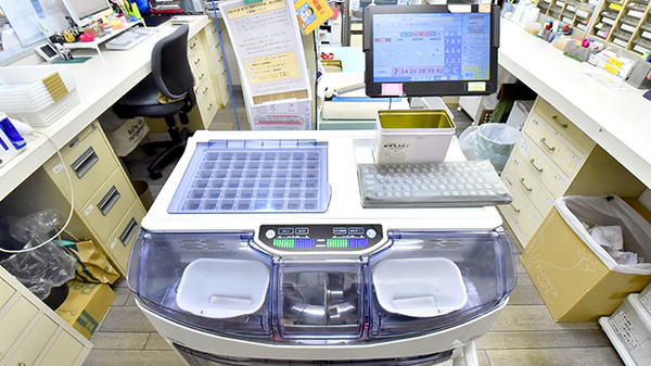 大賀薬局　薬院２丁目店の調剤器具
