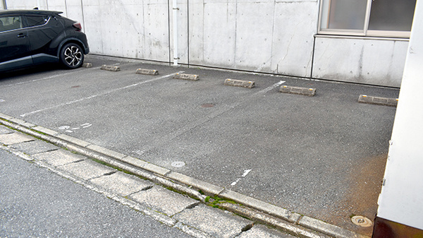 城南調剤薬局の駐車場