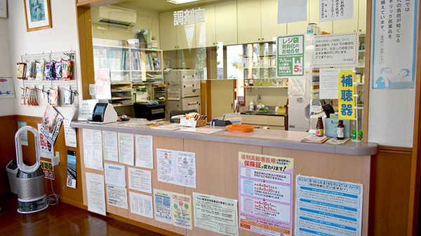 新田薬局の受付/カウンター