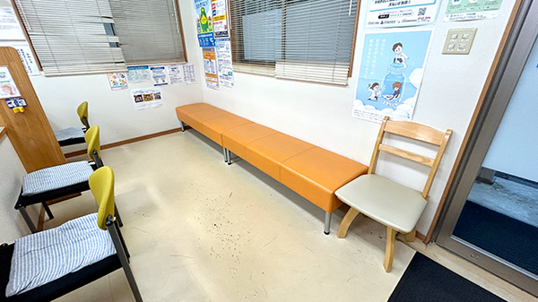 西町調剤薬局の待合スペース