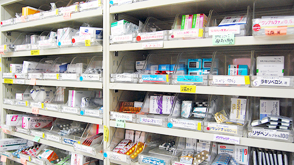 大信薬局たもん店の薬棚