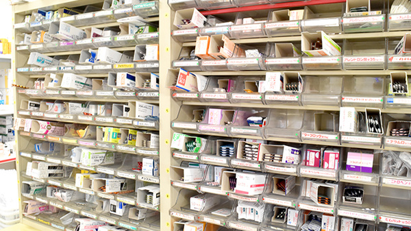 畑薬局大平店の薬棚