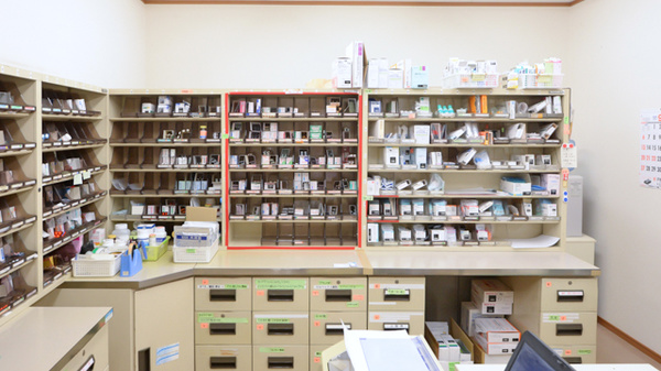 畑薬局戸畑店の薬棚