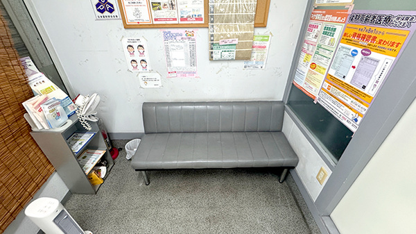 畑薬局新池店の待合スペース