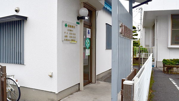 本廣調剤薬局の入口