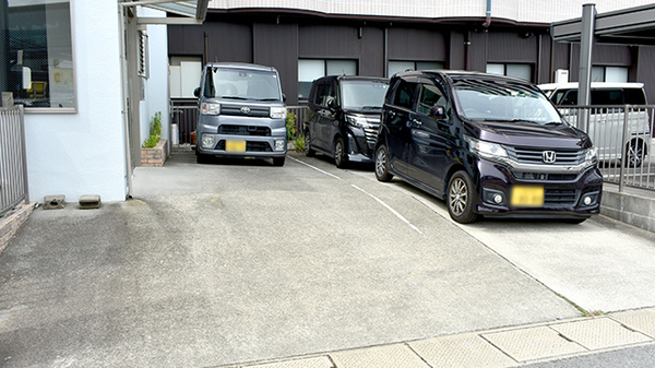 はなふさ薬局の駐車場