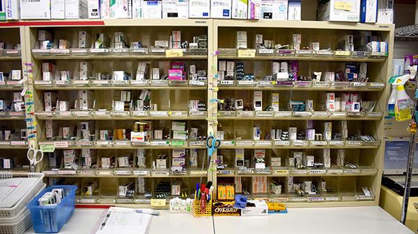 アイル薬局丸子店の薬棚