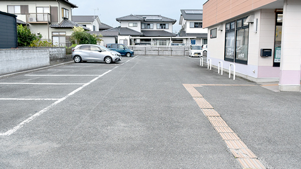 そうごう薬局 中岡店の駐車場