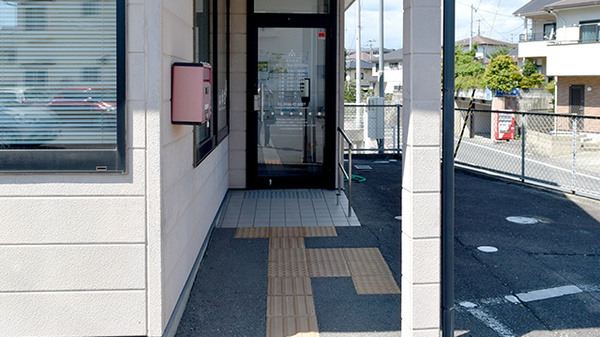 そうごう薬局 明治団地店の入口