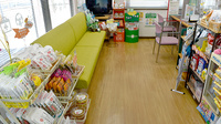 そうごう薬局 明治団地店の待合スペース