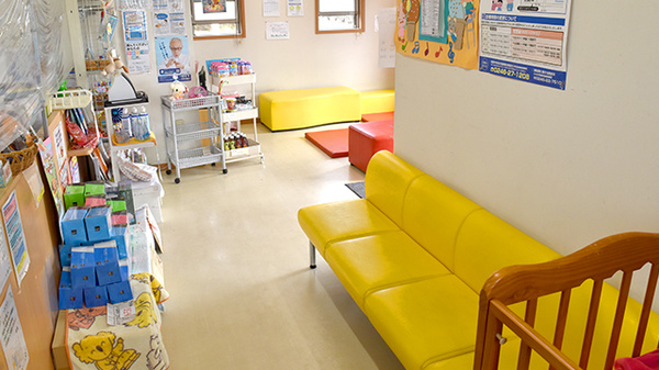 ウイン調剤薬局植田店の待合スペース