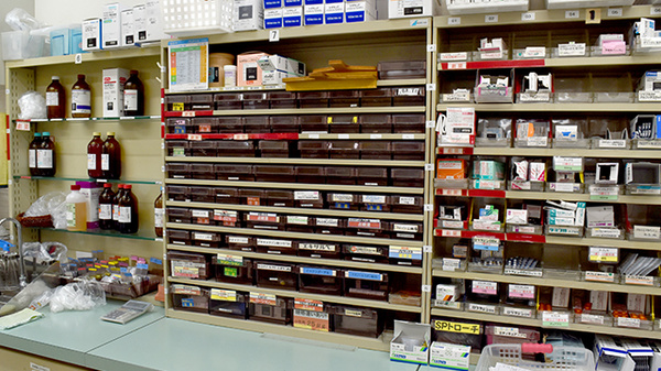 ウイン調剤薬局植田店の薬棚