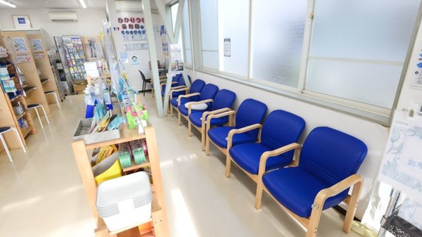 クオール薬局南沢又店の待合スペース