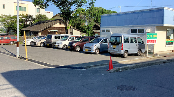 グレイス薬局の駐車場