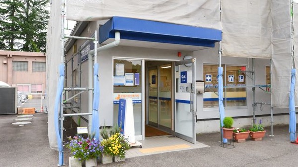クオール薬局さつき店の入口