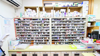 しおかわ調剤薬局の薬棚