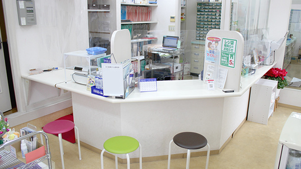 すげのさく薬局の受付/カウンター