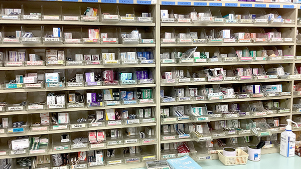 すばる薬局勿来店の薬棚