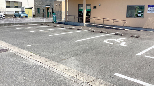 パルム薬局みまや店の駐車場