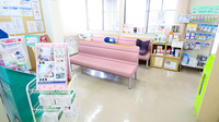ファーマライズ薬局 卸町店の待合スペース