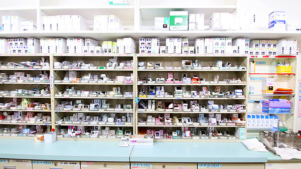 ファーマライズ薬局 南福島店の薬棚