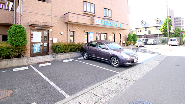 ファーマライズ薬局 南福島店の駐車場