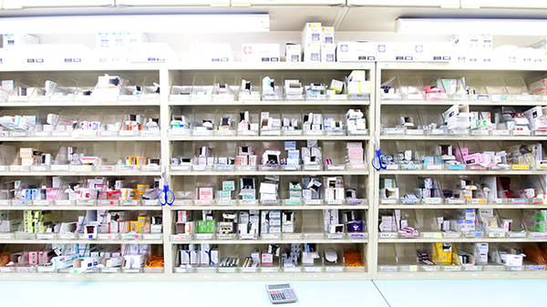 ファーマライズ薬局 北沢又店の薬棚