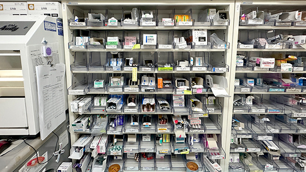 くすりのマルト調剤薬局　アスカの薬棚