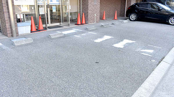 アルファ薬局の駐車場