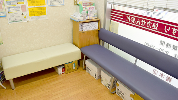 阪神調剤薬局　青木店の待合スペース