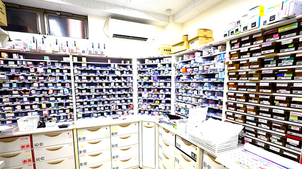 おのころ薬局　大井通店の薬棚