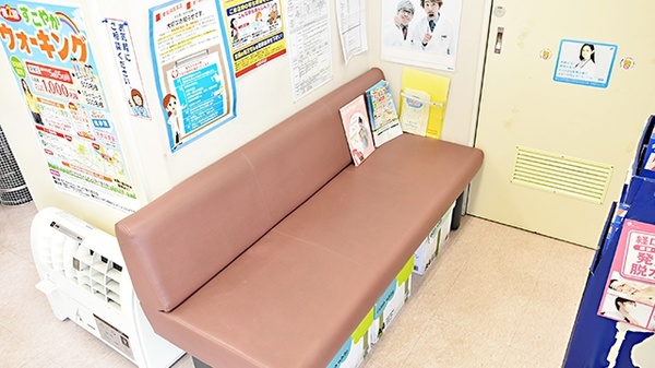 ゴダイ調剤薬局 駅南店の待合スペース