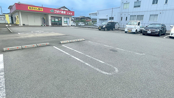ゴダイ薬局 江本店の駐車場