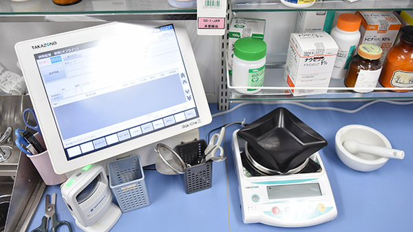 五大薬局 青山店の調剤器具