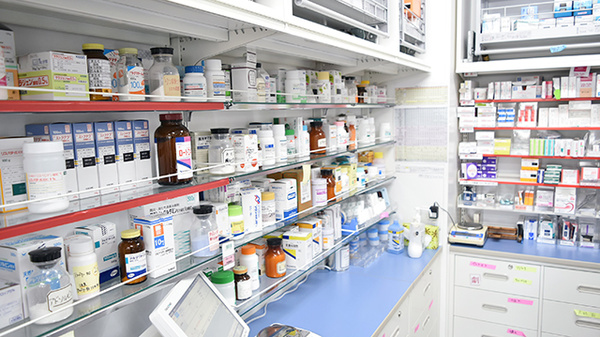 五大薬局 青山店の薬棚