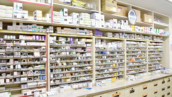 ゴダイ調剤薬局 日赤前２号店の薬棚