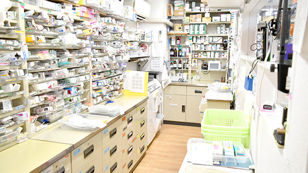 シンバシ薬局の調剤室