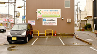 シンバシ薬局の駐車場
