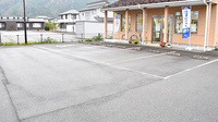 セオ薬局の駐車場