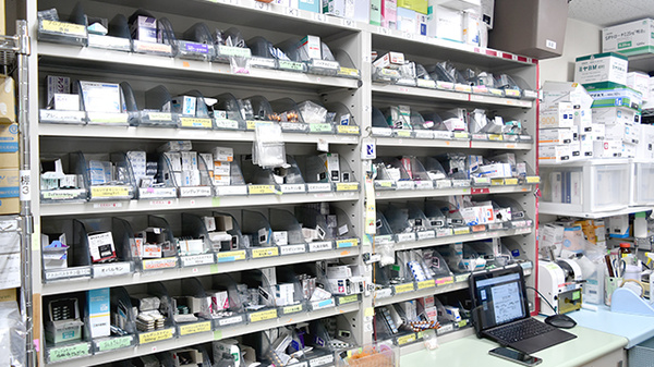 のぞみ薬局西宮店の薬棚