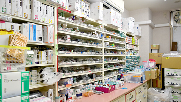 森下駅前調剤薬局の薬棚