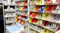 薬局トモズ西荻窪店の薬棚