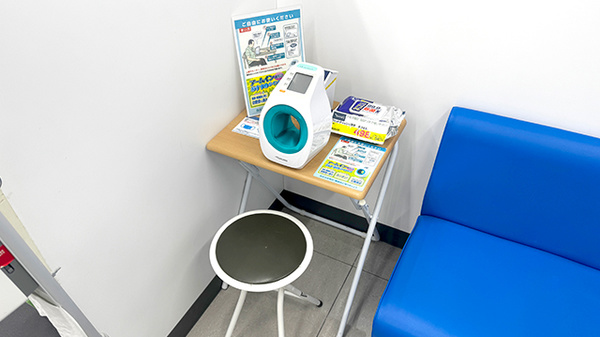 薬局トモズビーンズ赤羽店の血圧計